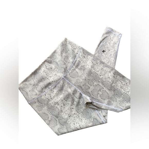 Glyder Athletic legging pants white gray snake print full length NWOT SzL - Picture 2 of 13